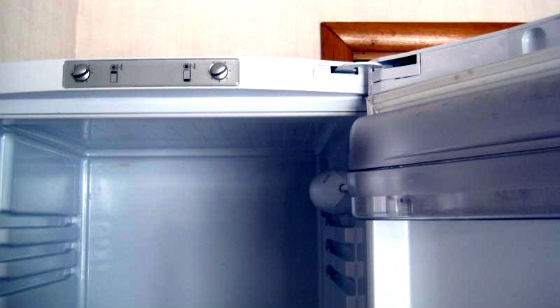 Перевесить двери холодильника в Волоколамске | Вызов мастера по холодильникам на дом